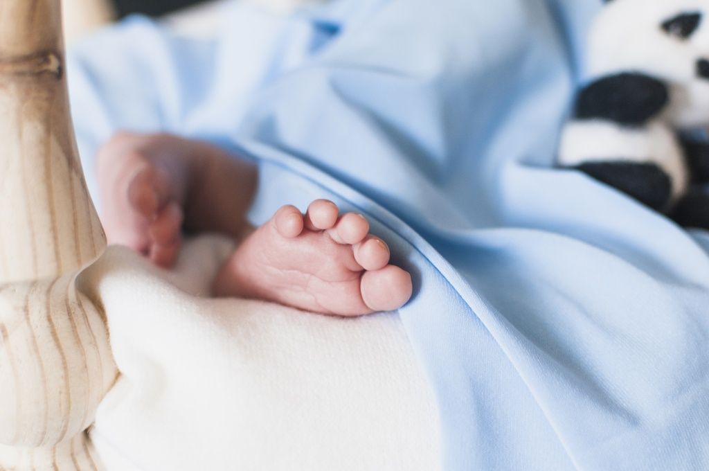У детей тоже бывает синдром беспокойных ног crop-tiny-feet-baby.jpg