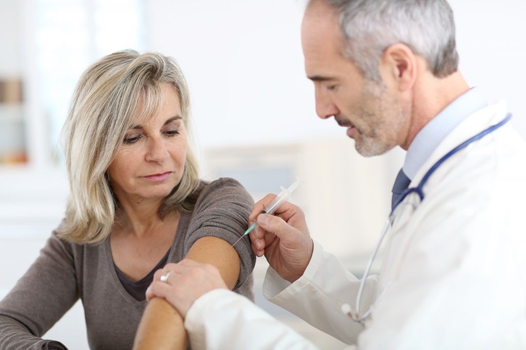 Вакцинация не защищает от COVID19 на 100%, но в случае заражения заметно сводит симптомы к минимуму Depositphotos_36648713_xl-2015.jpg