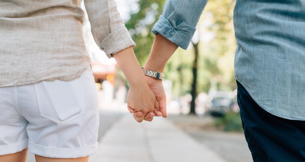 holding-hands-1149411.jpg